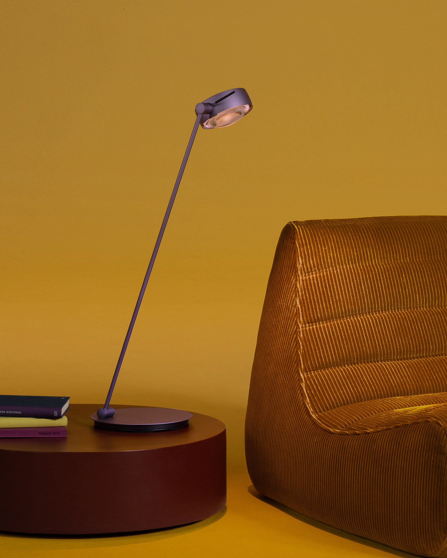 Occhio sento lettura table luminarie on yellow backround