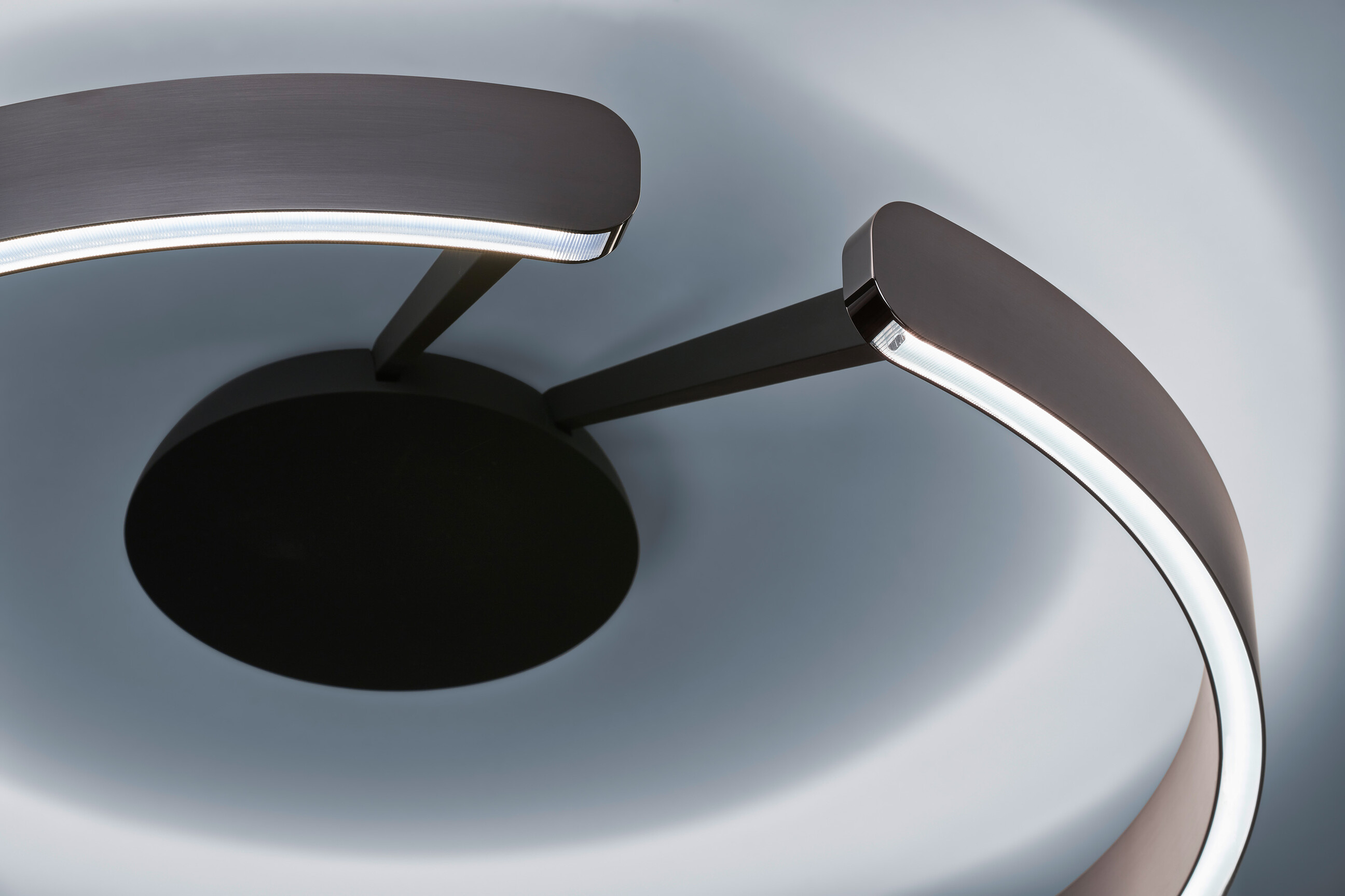 Occhio Mito aura ceiling wall led luminaire close up shot