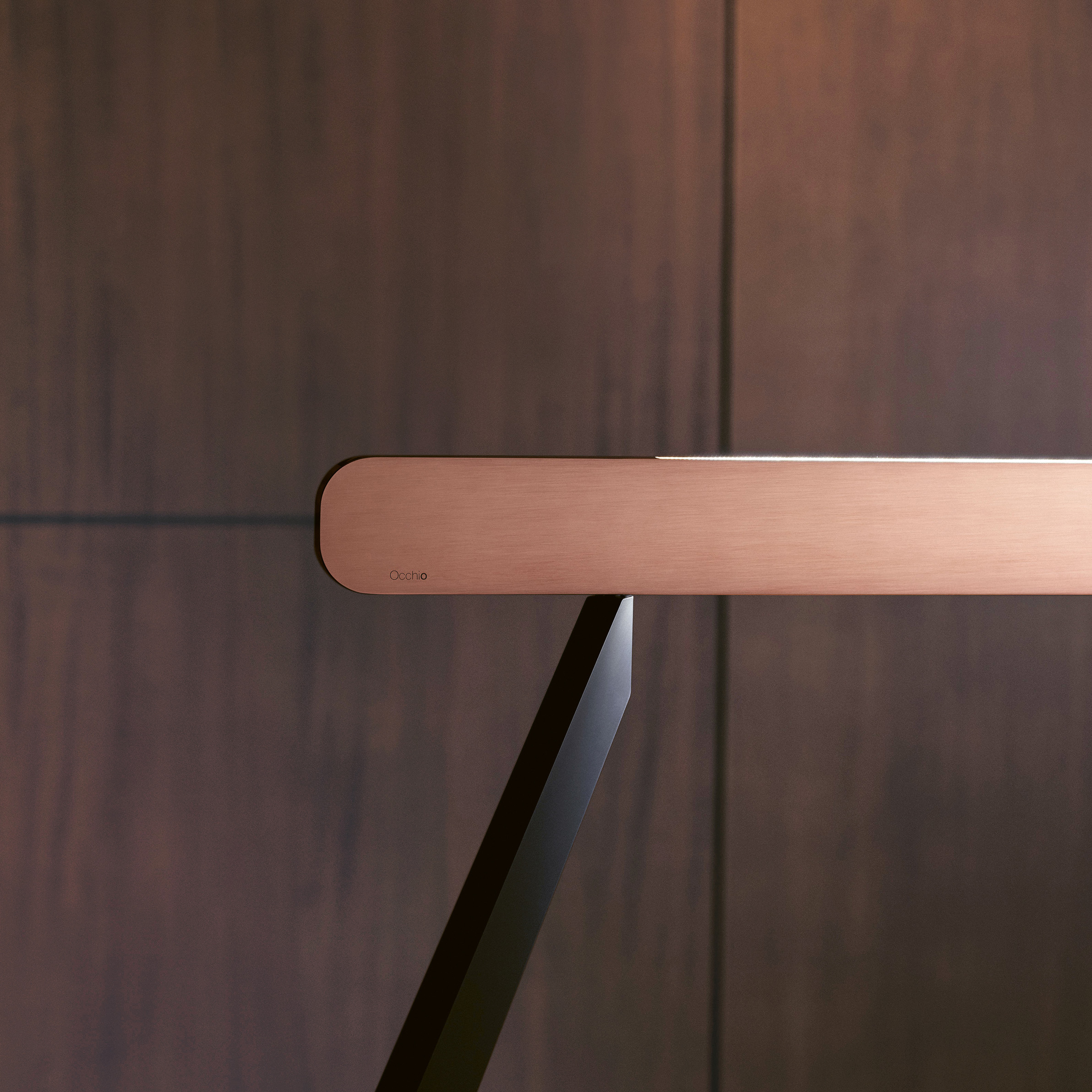 Occhio Taglio tavolo led table luminaire close up