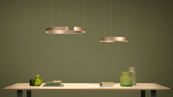 Occhio Mito sospeso pendant luminaire on green backround