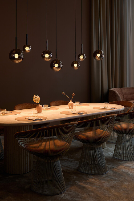 Occhio Luna sospeso cloud über einem Esstisch