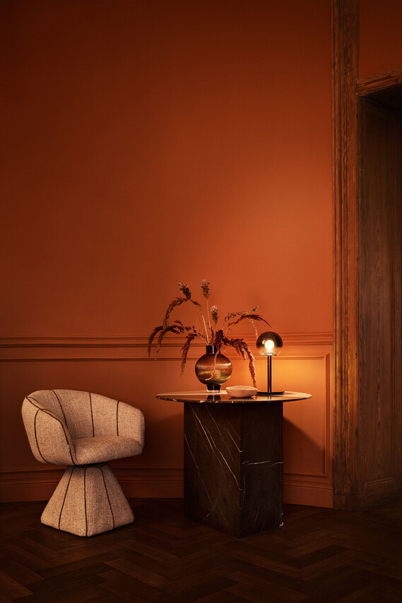 Occhio Luna sogno table luminaire in warm environment