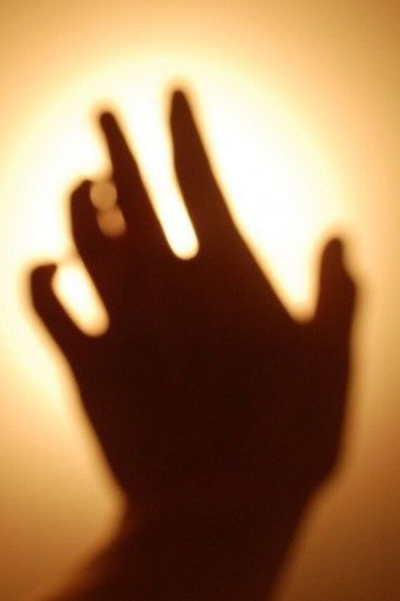 Occhio Light quality hand catching the sun
