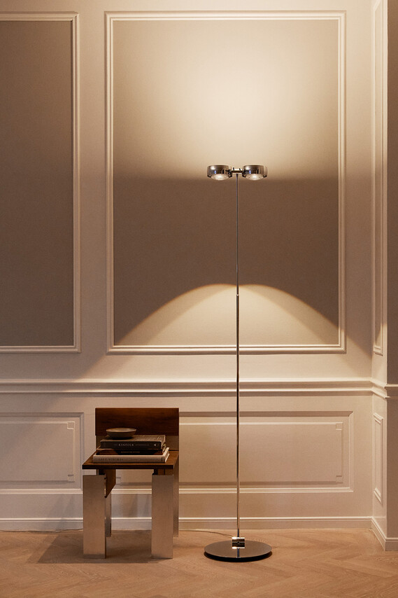 Occhio Sento terra Stehleuchte design minimalistisch in Flursituation