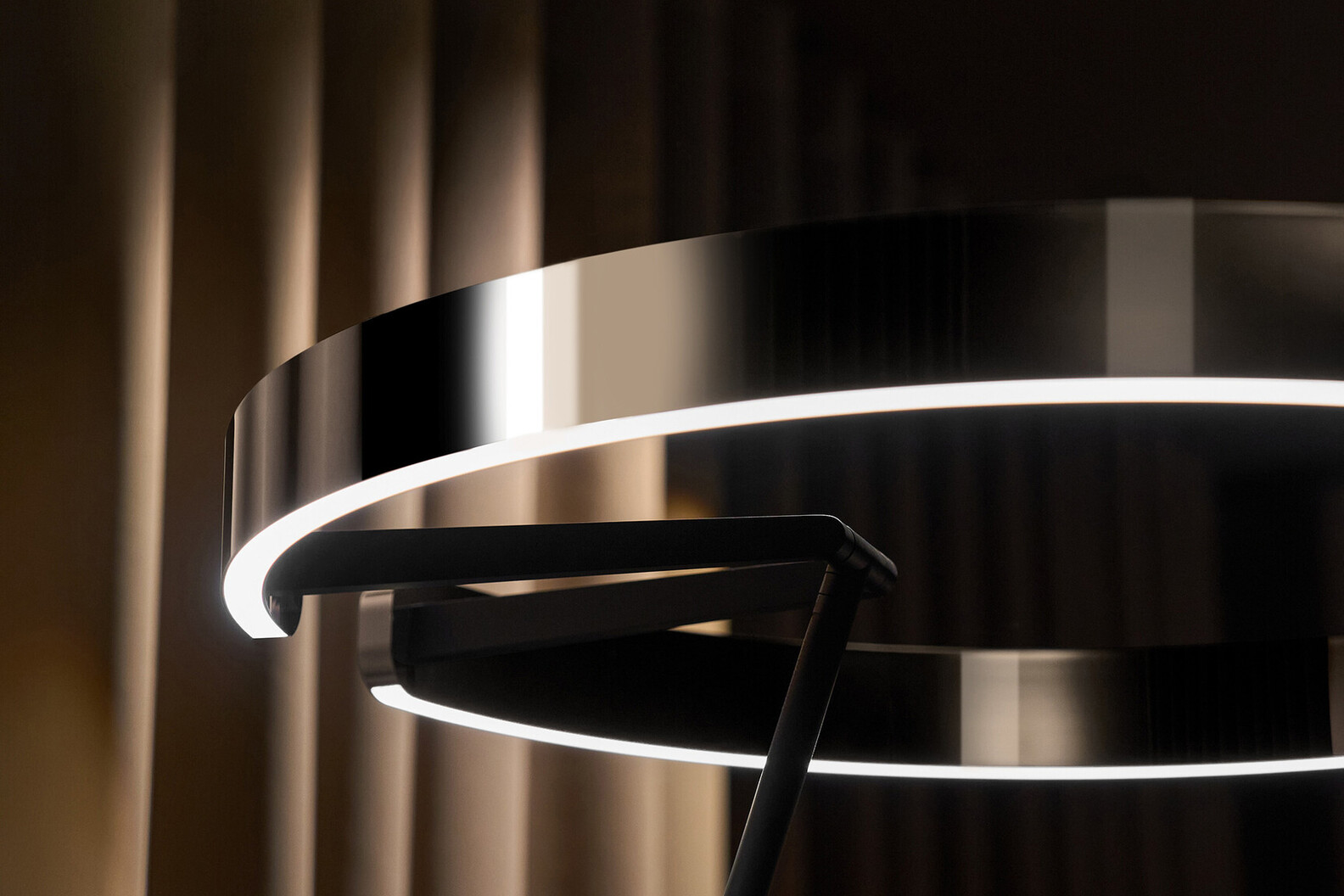 Occhio Mito raggio dark chrome floor luminaire on grey background - premium designer floor lamp at Goettling Interiors