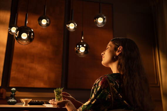 Occhio Luna sospeso pendant luminairs with people