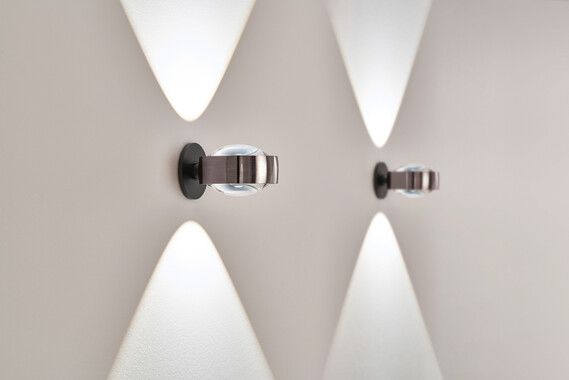 Occhio Sento verticale wall luminaire close up