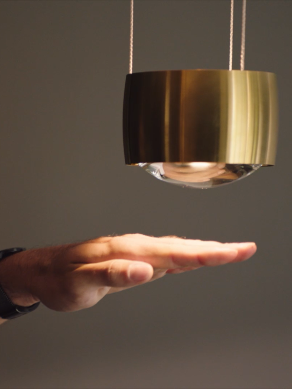 Pendant lamp Sento Sospeso gesture control