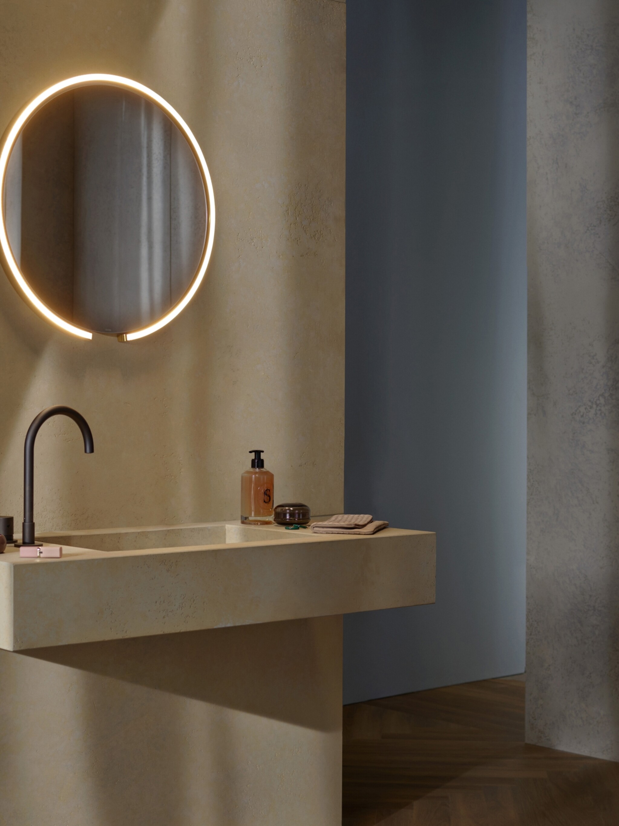 Mito sfera mirror luminaire in luxury bathroom showroom