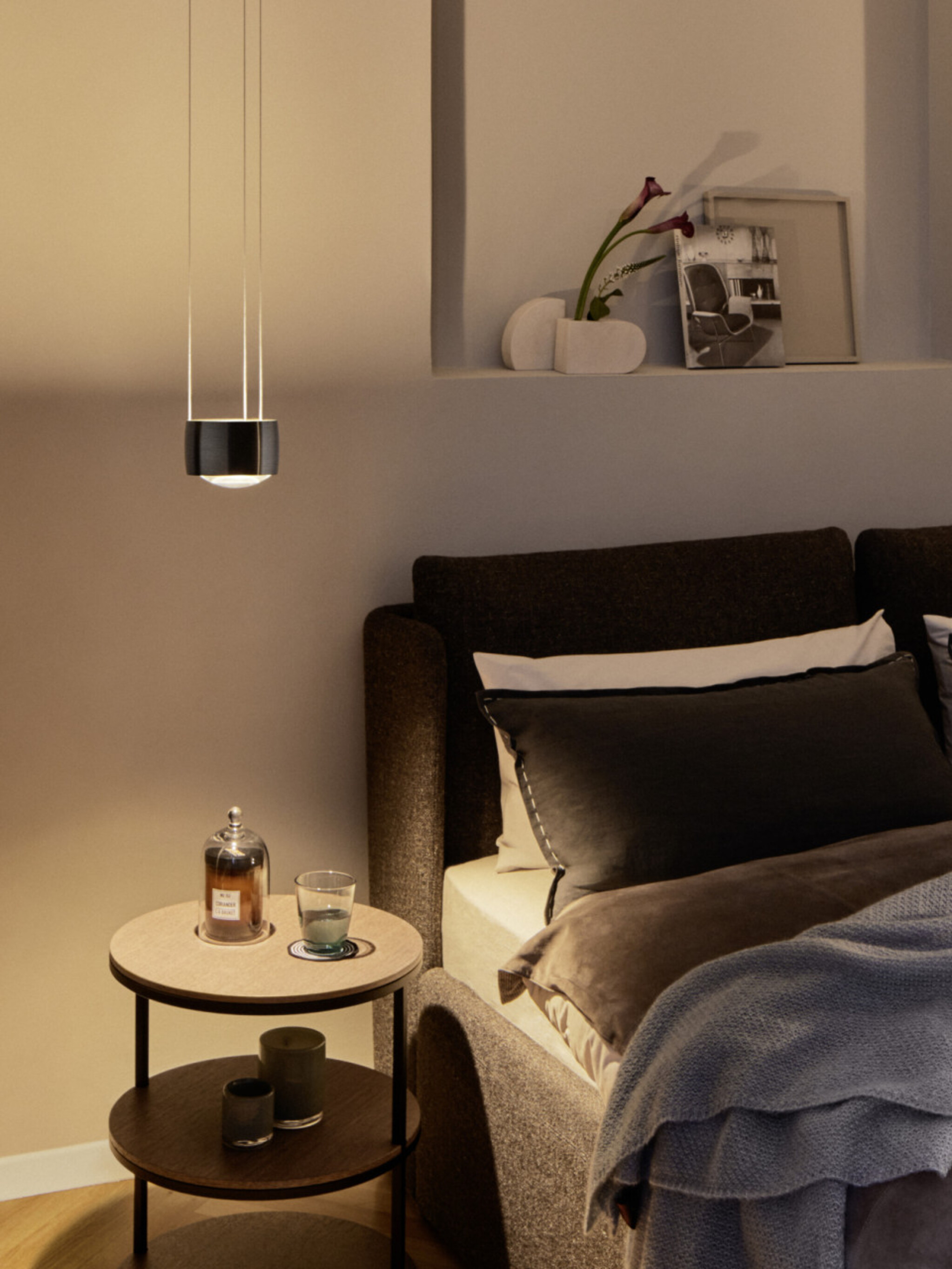 Sento sospeso creating warm light in bedroom
