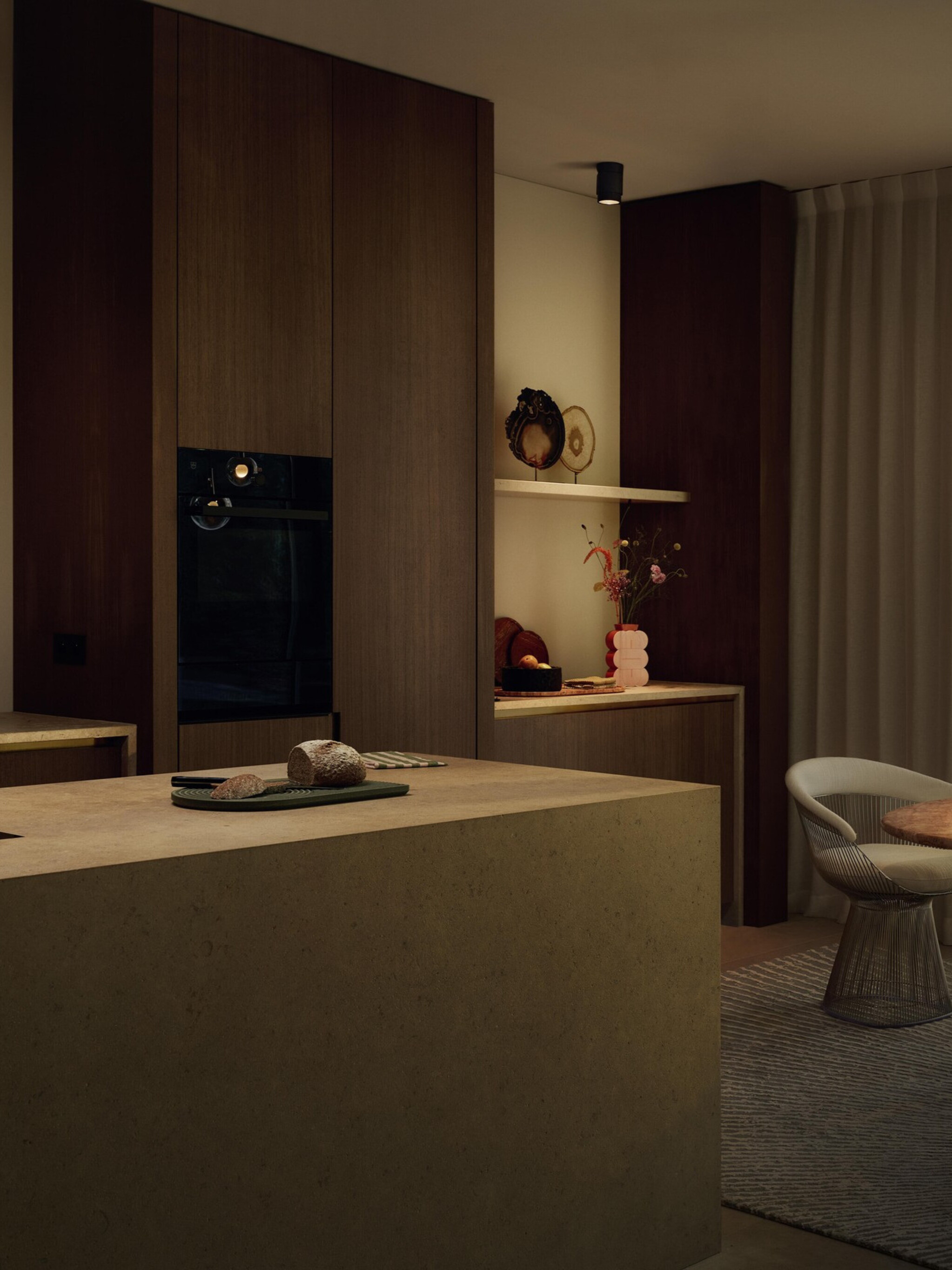 Luna sospeso and Luna scura in open kitchen dining