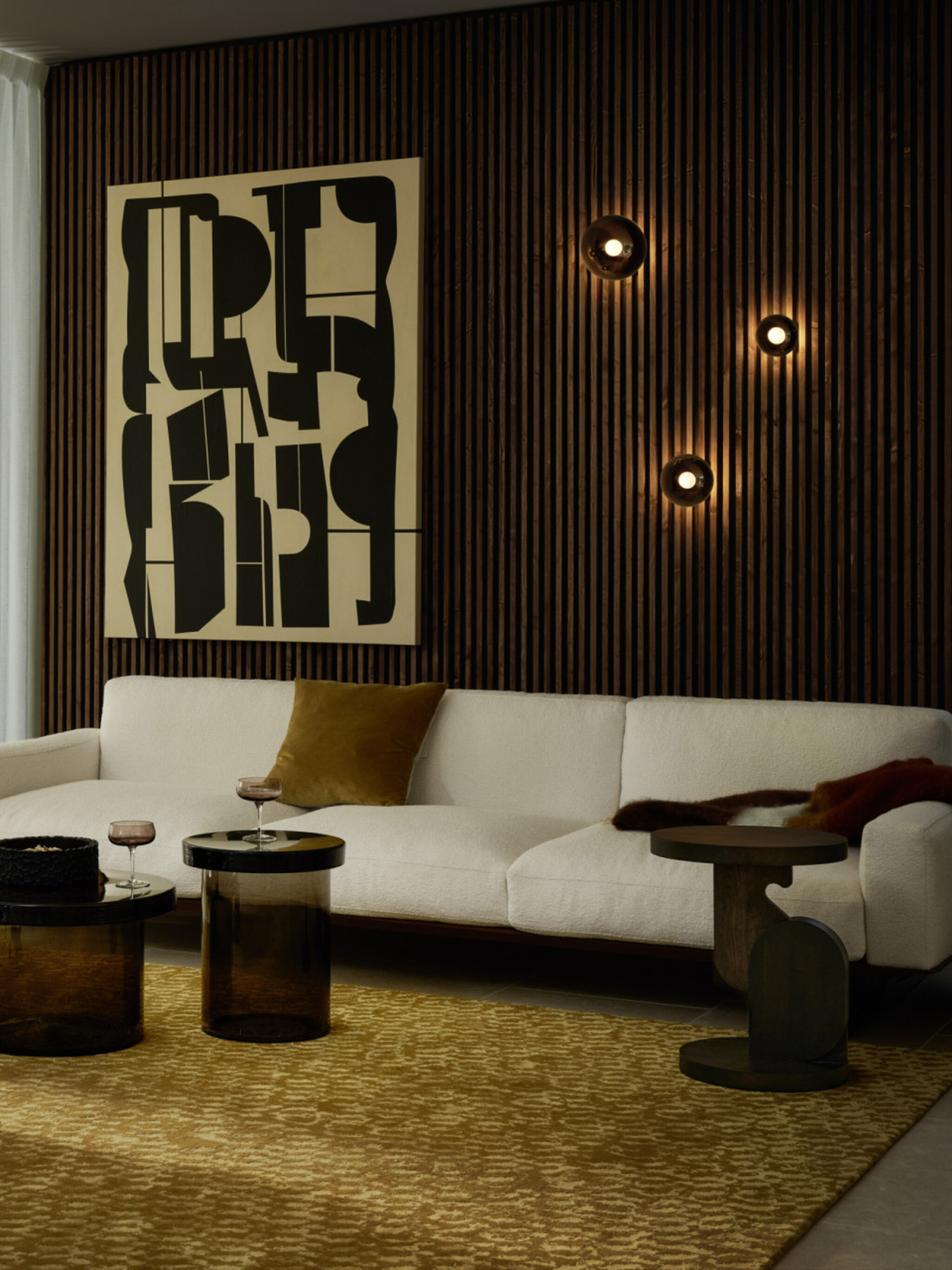 Luna scura and Luna sogno in a living room