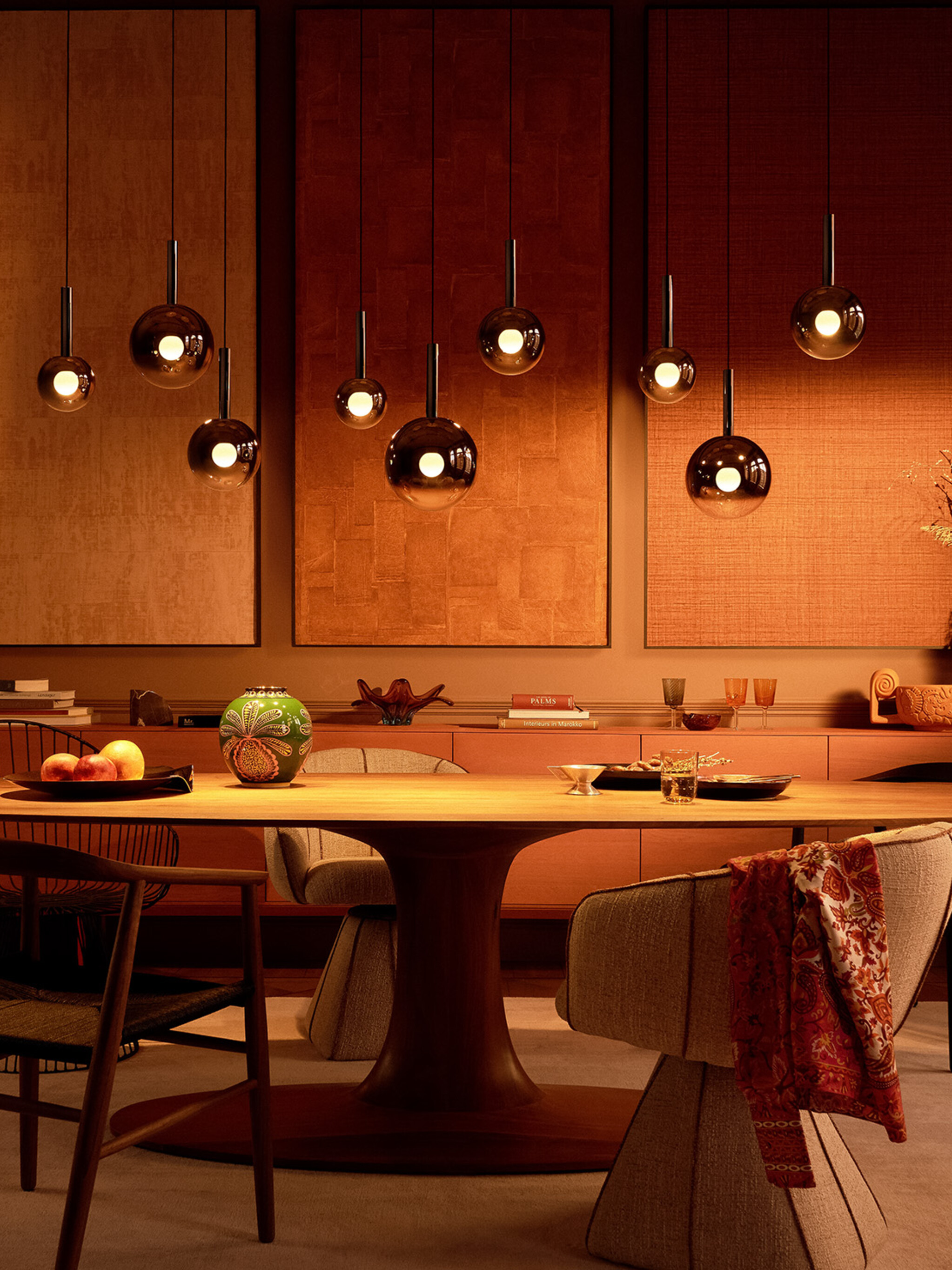 Occhio Luna sospeso pendant luminaires above a dining table
