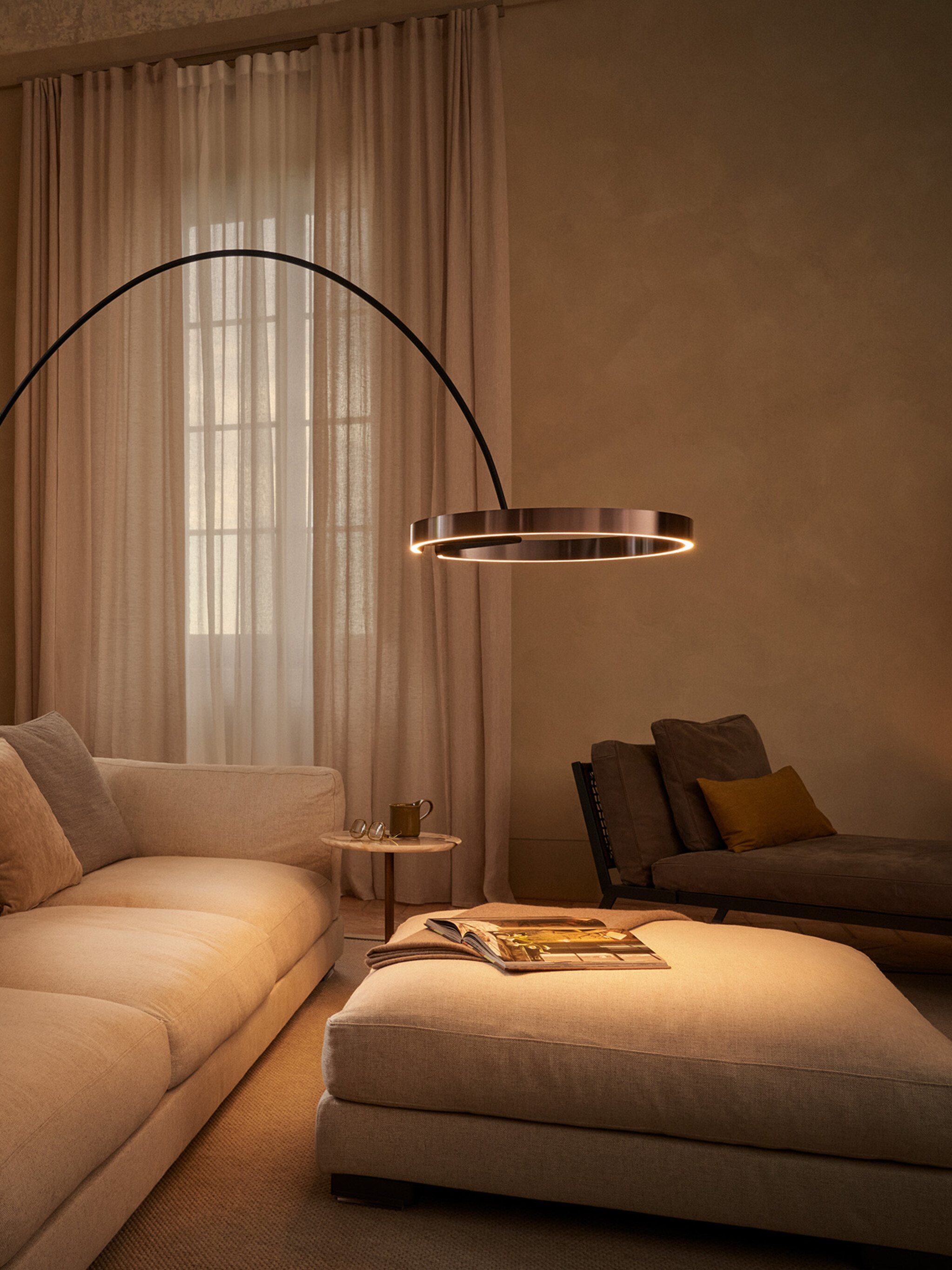 Mito largo mobile luminaire in living room situation