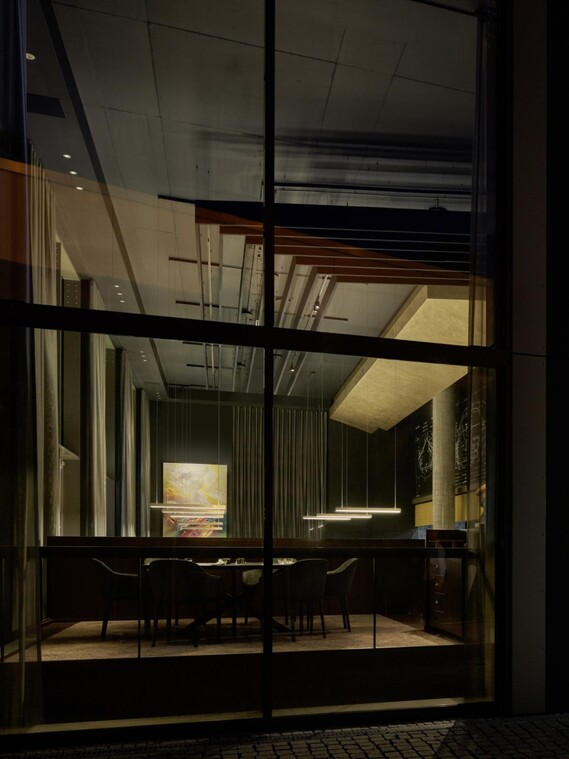 Occhio_Mito volo_gold matt_Restaurant Cord_6