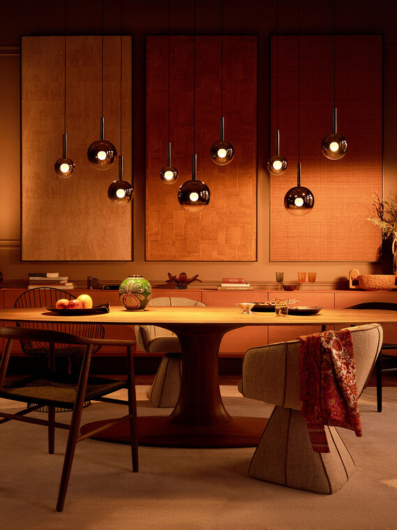 Occhio Luna sospeso pendant luminairs over dining table situation