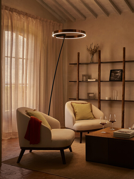 Occhio mito raggio mobile luminaire in living room situation