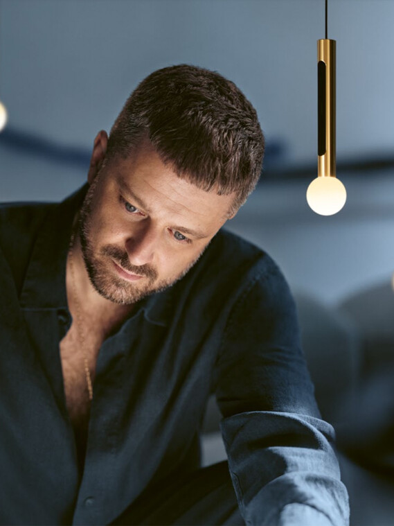 Occhio coro sosepeso Pendelleuchte mit person