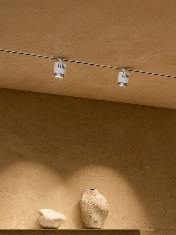 Occhio lui pico pro power spot luminaire in commercial space