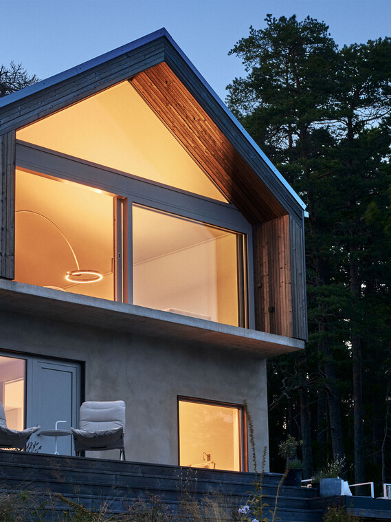 Occhio Mito sospeso LED Floorlamp illuminating house in nordic environment
