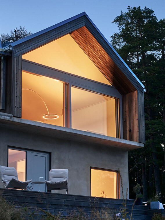 Occhio Mito sospeso LED Floorlamp illuminating house in nordic environment