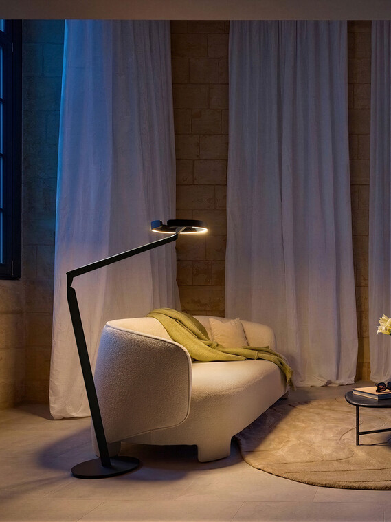Occhio Gioia lettura luxury design reading light in hotelroom setting