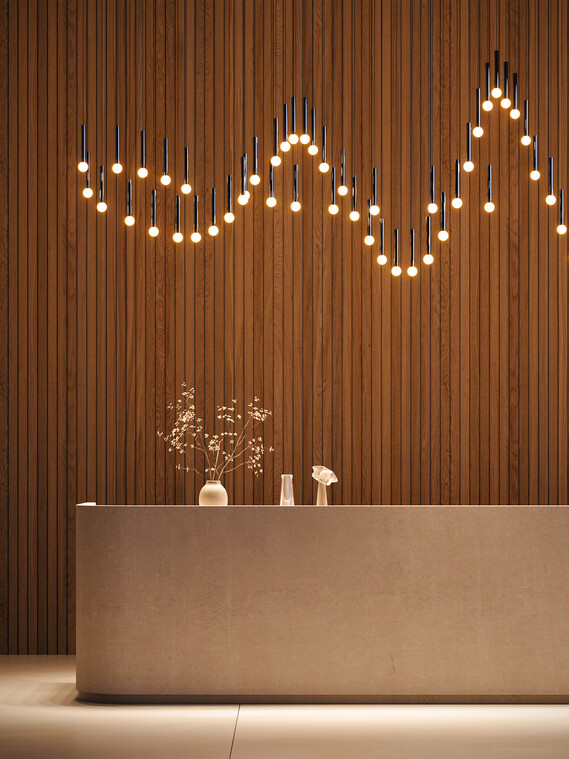 Occhio Coro moon wave luminaire skulpture design luminaire construction over lobby hotel