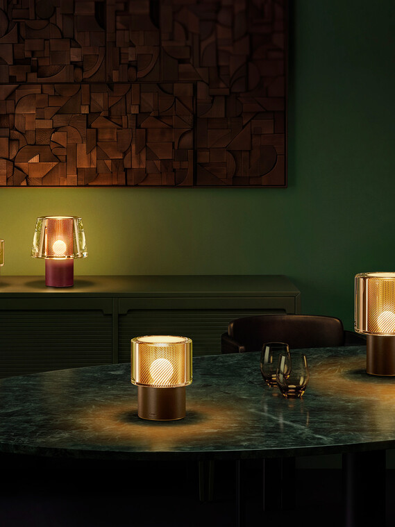 Occhio Era lusso Design cordless luminaire battery light glas on table and sideboard