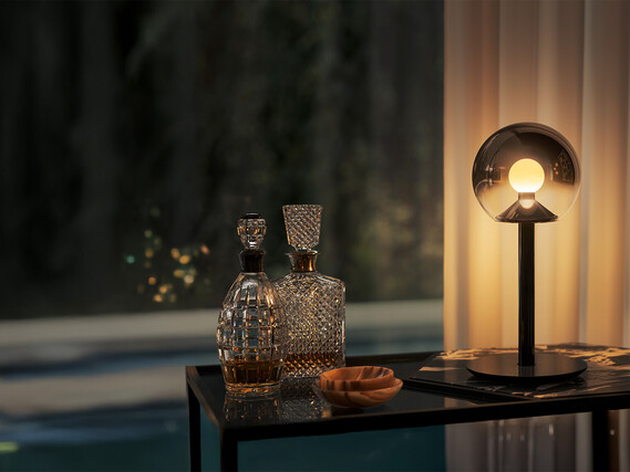 Occhio Luna sogno LED Tischleuchte Design auf Barservierer