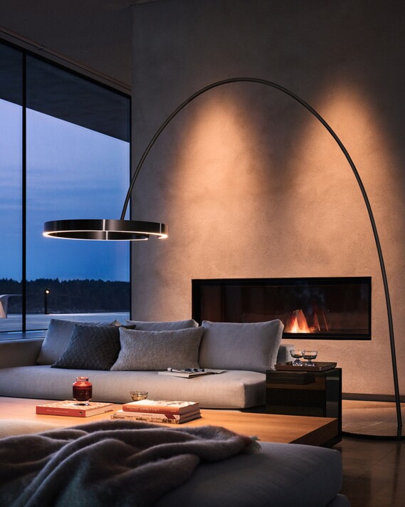 Stehleuchte Mito largo lusso scuro Wohnzimmer