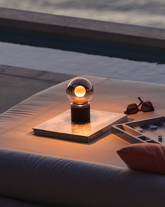 Occhio Luna pura kabellose Leuchte Terrasse