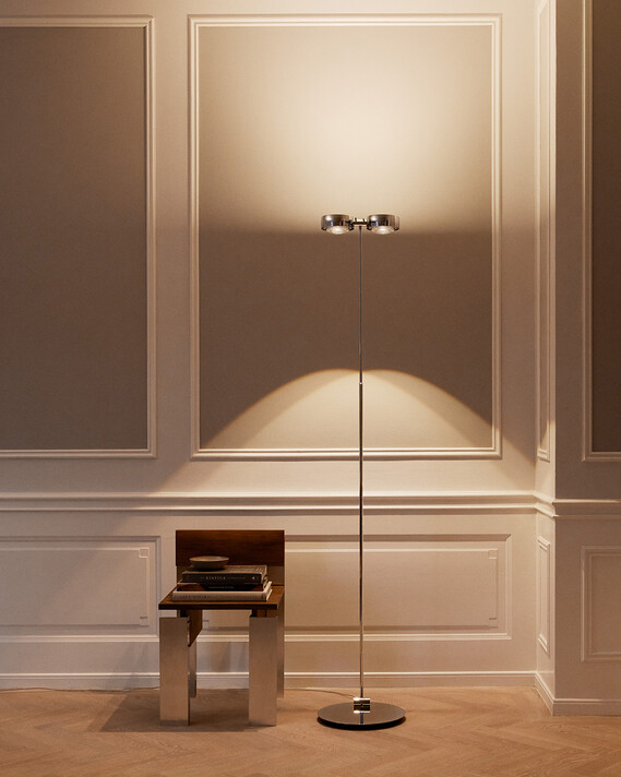 Occhio Sento terra Stehleuchte design minimalistisch in Flursituation