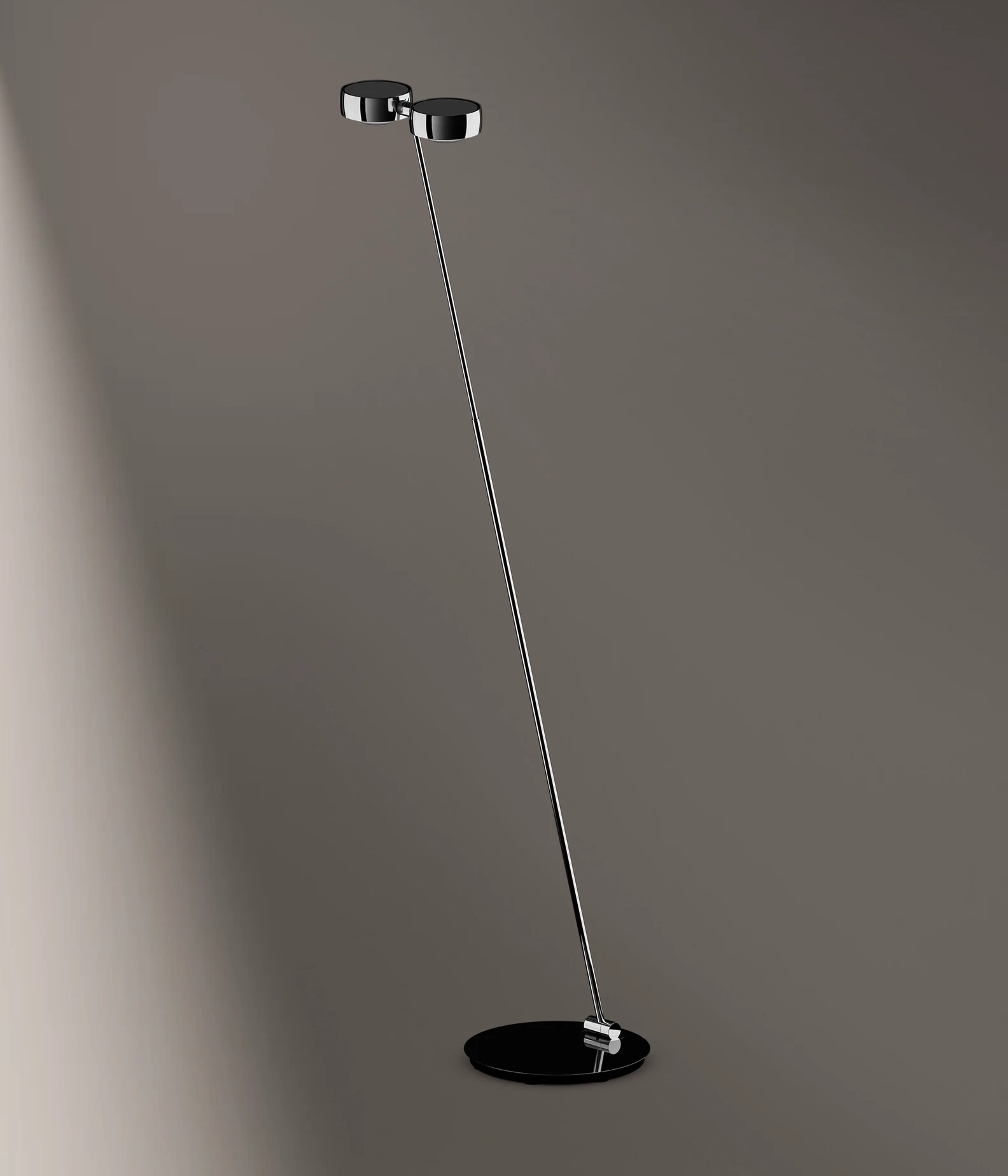 Occhio Sento terra dark chrome floor lamp