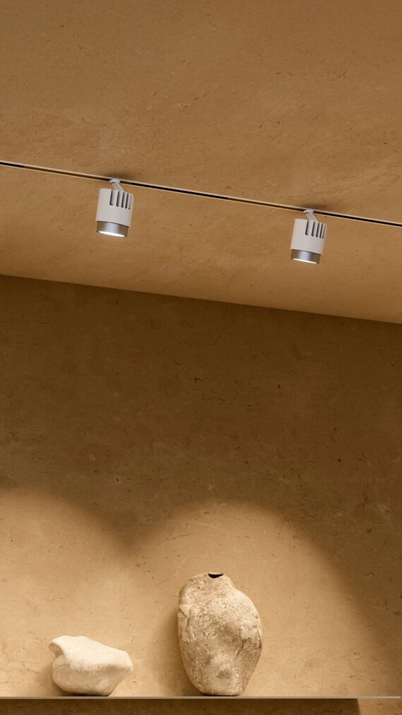 Occhio lui pico pro power spot luminaire in commercial space