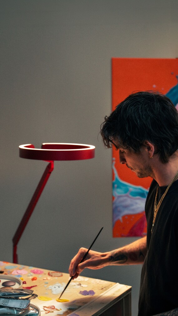 Occhio gioia lettura reding luminare with artist Cevin Parker